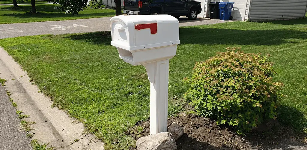 Mailbox installation for a residential curbside mailbox in Milwaukee, WI